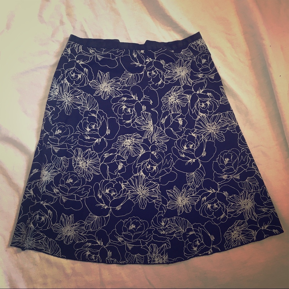 Classic & cute floral light summer skirt